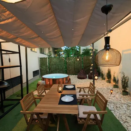 Downtown Hidden Garden With Jacuzzi In Bucharest Apartment Exterior photo