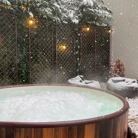 Downtown Hidden Garden With Jacuzzi In Bucharest Apartment Exterior photo