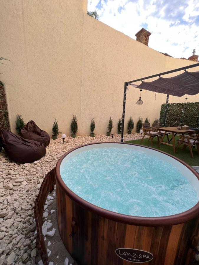 Downtown Hidden Garden With Jacuzzi In * Bucharest