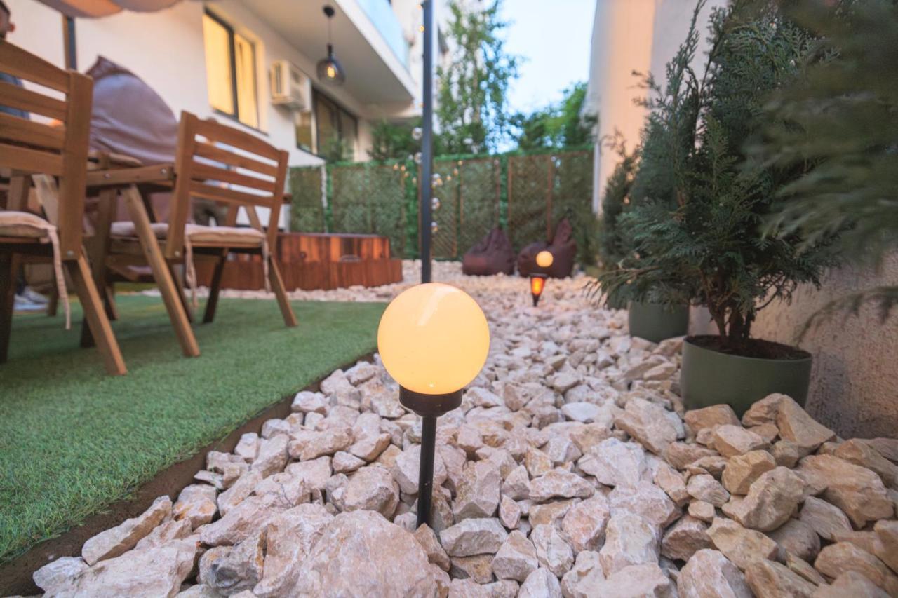 Apartment Downtown Hidden Garden With Jacuzzi In *