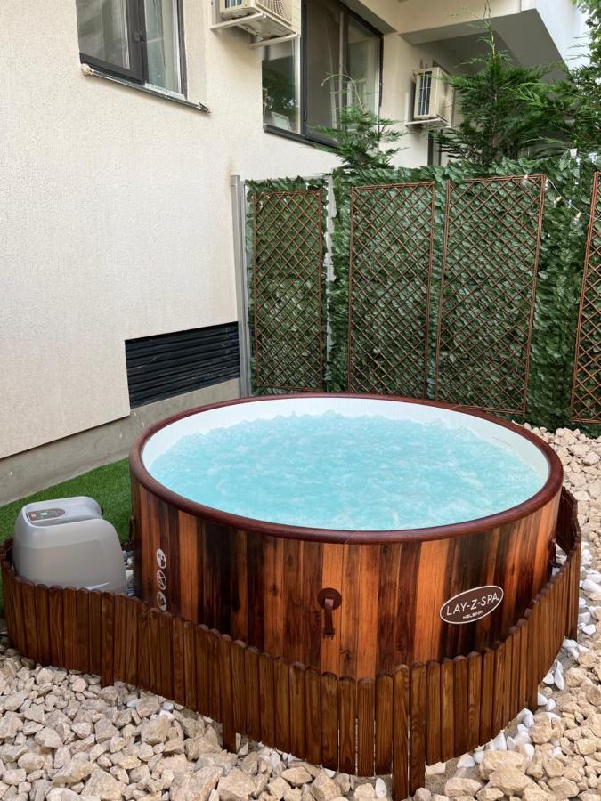 Apartamento Downtown Hidden Garden With Jacuzzi In Bucarest